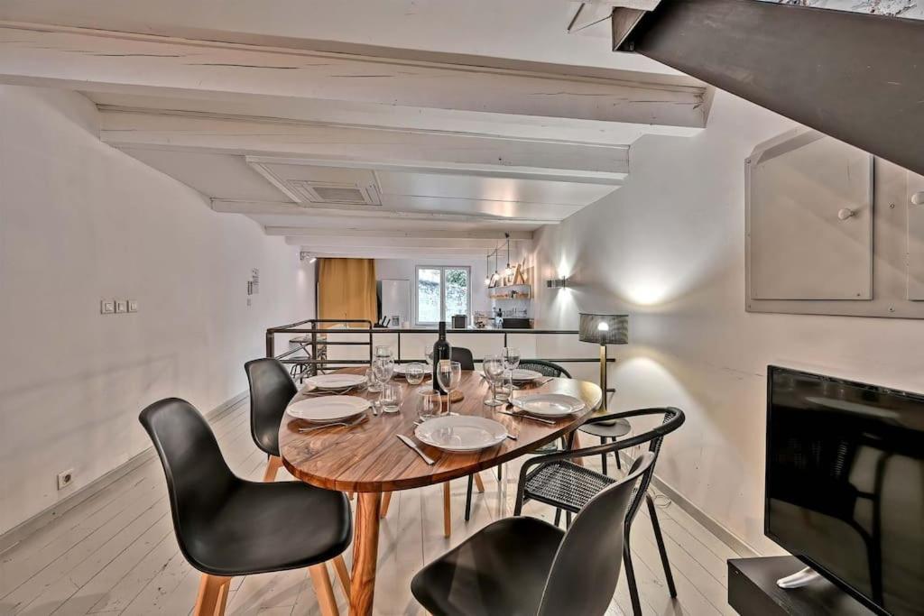 La Bulle - Parking Gratuit En Souterrain - 2 Mins Du Palais Des Papes - Clim Ac - Wifi *