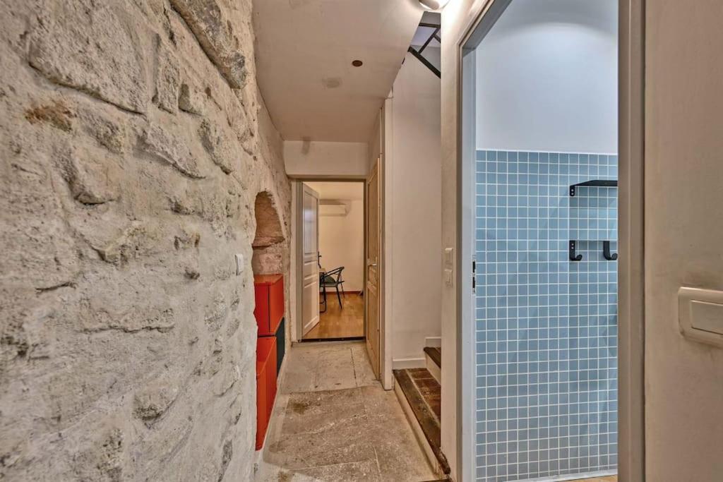 Apartment La Bulle - Parking Gratuit En Souterrain - 2 Mins Du Palais Des Papes - Clim Ac - Wifi *