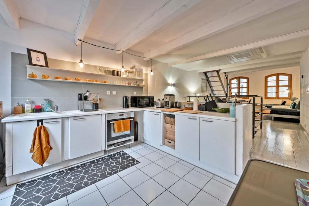 La Bulle - Parking Gratuit En Souterrain - 2 Mins Du Palais Des Papes - Clim Ac - Wifi Avignon
